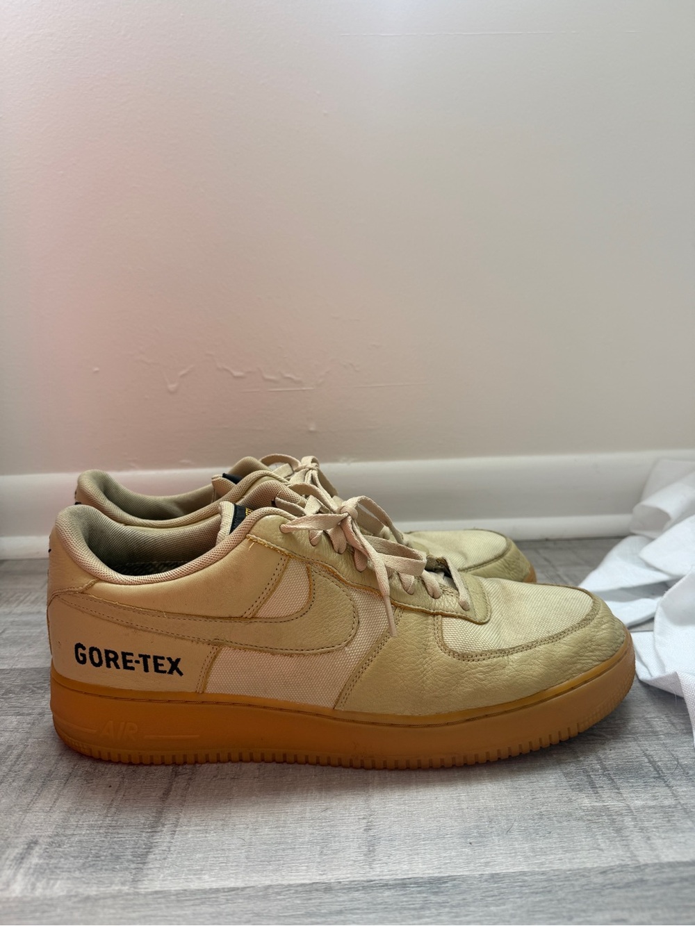 Nike GORE-TEX Men's Sneakers in Tan